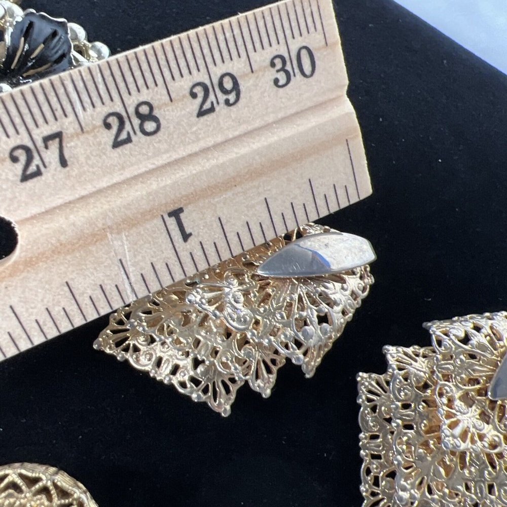 Vntg Clip On Earrings 4 Pair 1 Brooch Gold Silver Tone Dauplaise Sarah Coventry - Picture 11 of 16